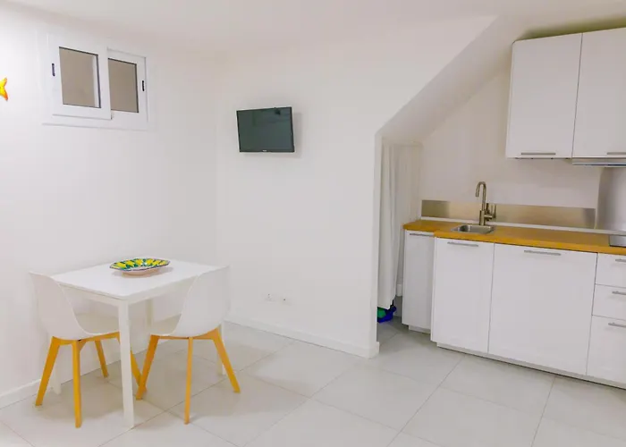 A Due Passi Dal Molo By Wonderful Italy Чефалу